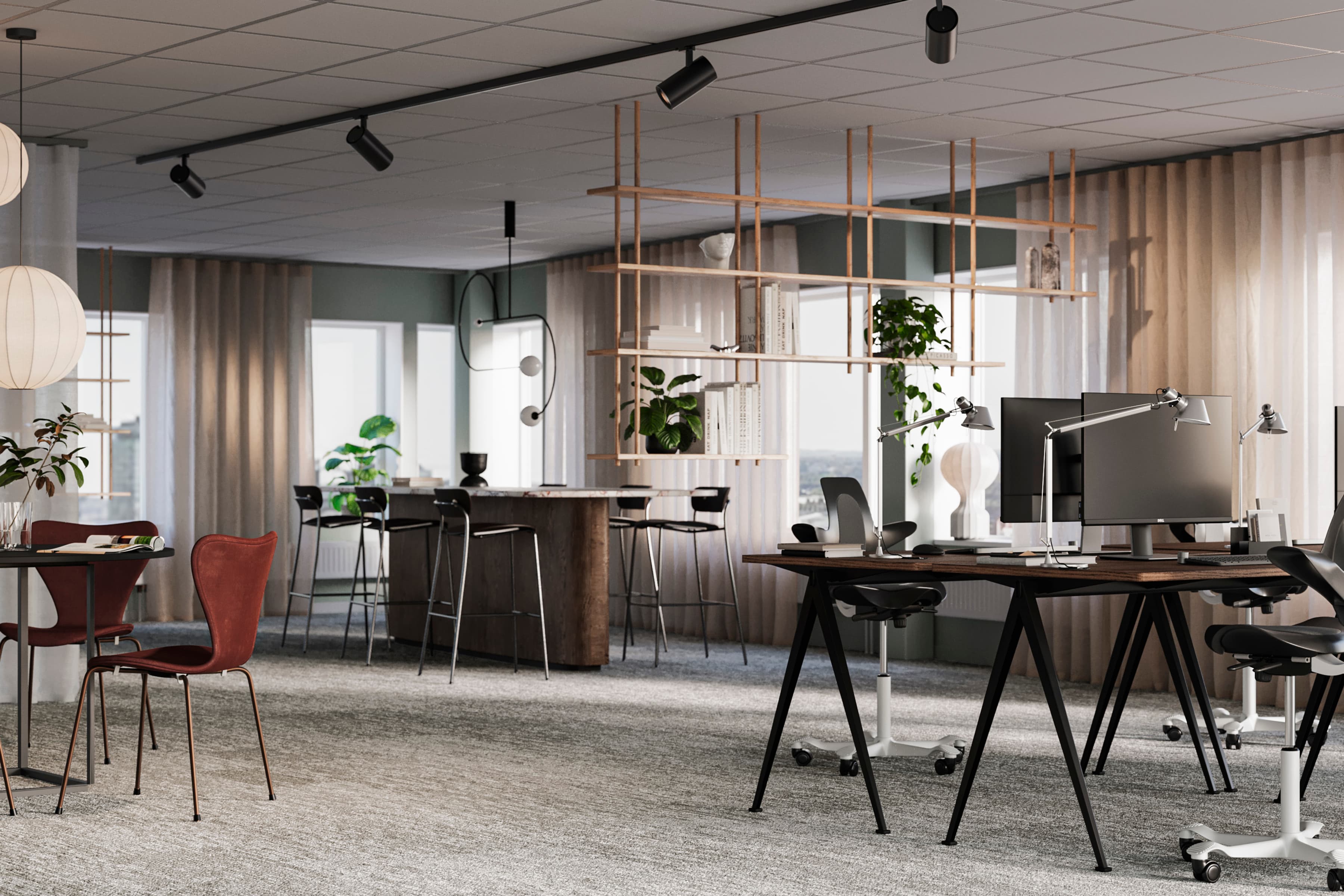 Ett rum med många stolar och bord.