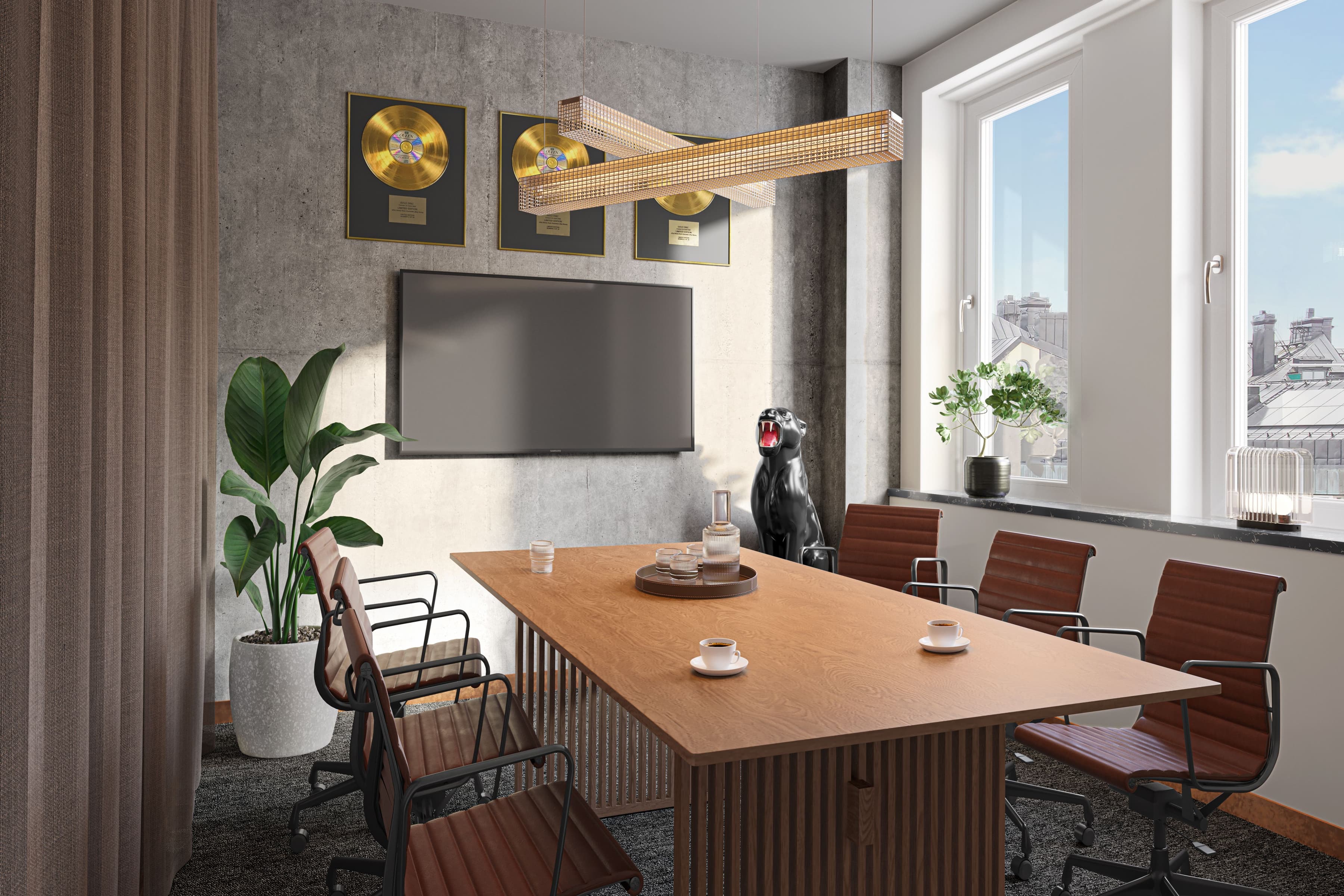 Ett konferensrum med ett stort träbord och stolar.