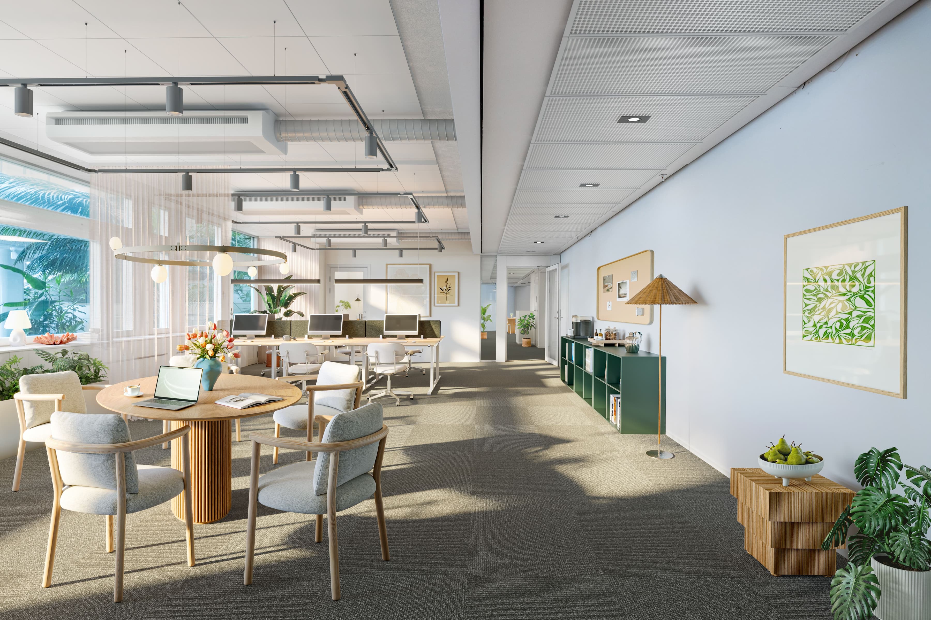 Ett rum med bord, stolar och krukväxter.