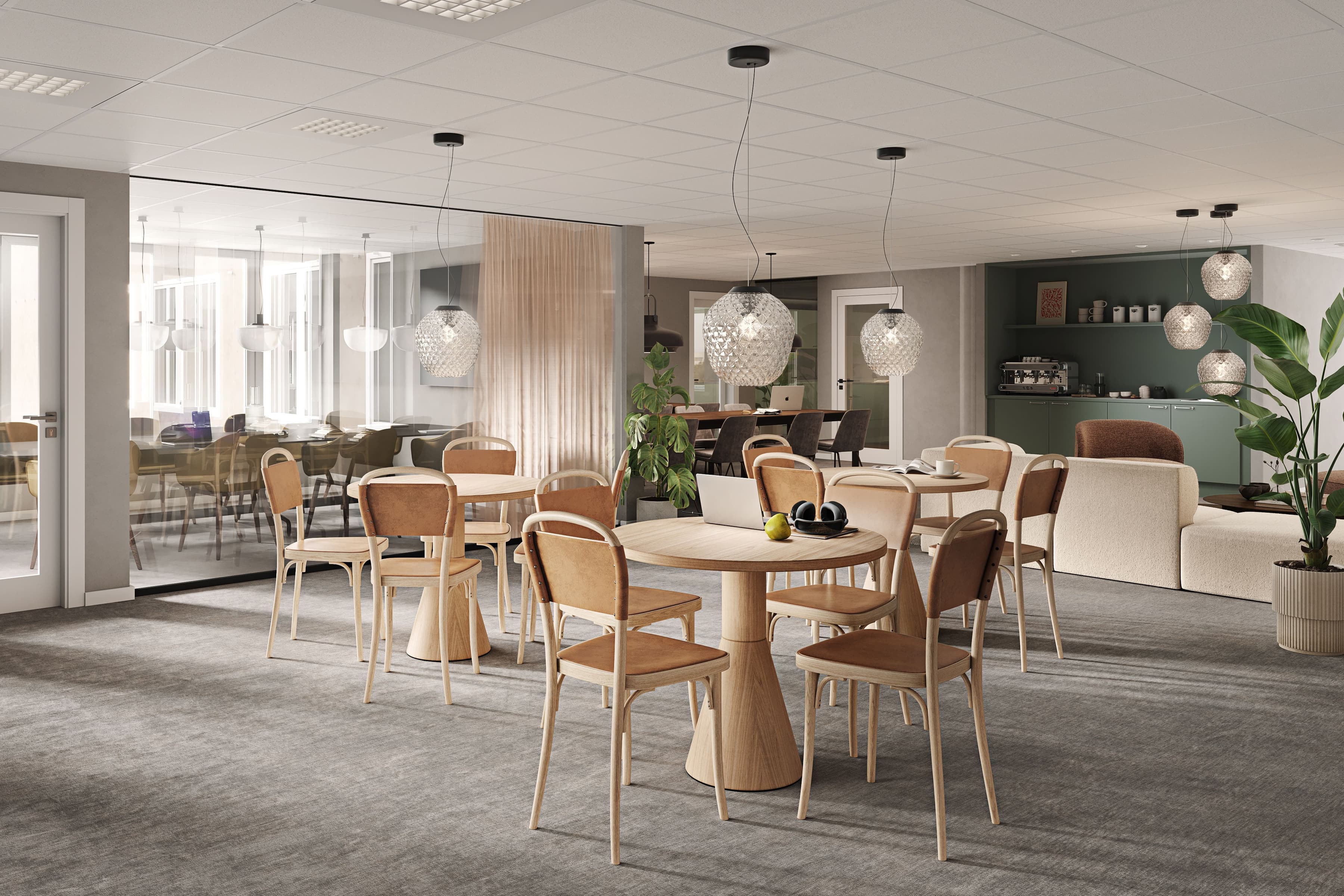 Ett rum med bord, stolar och soffor.