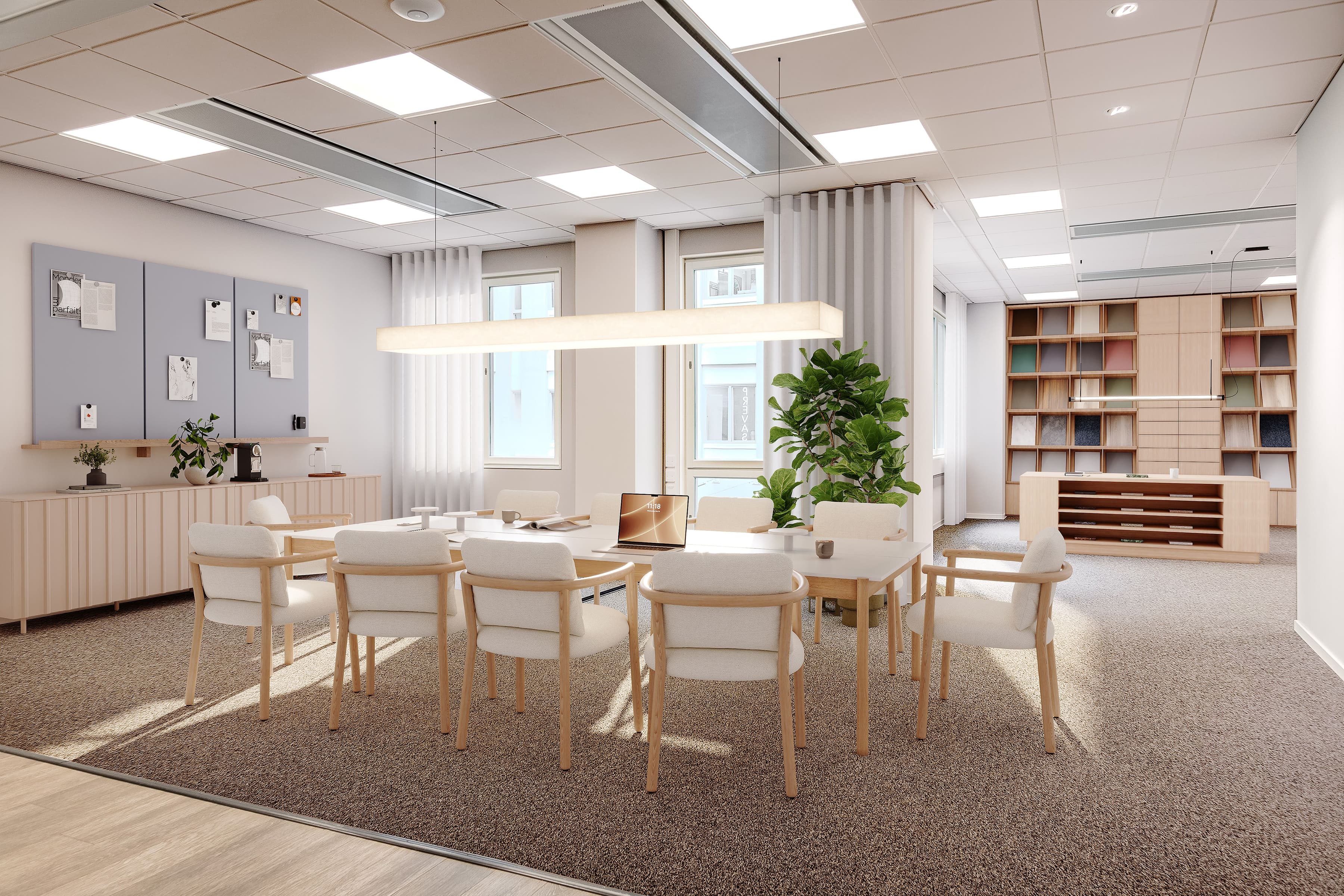 Ett rum med bord och stolar samt en bokhylla.