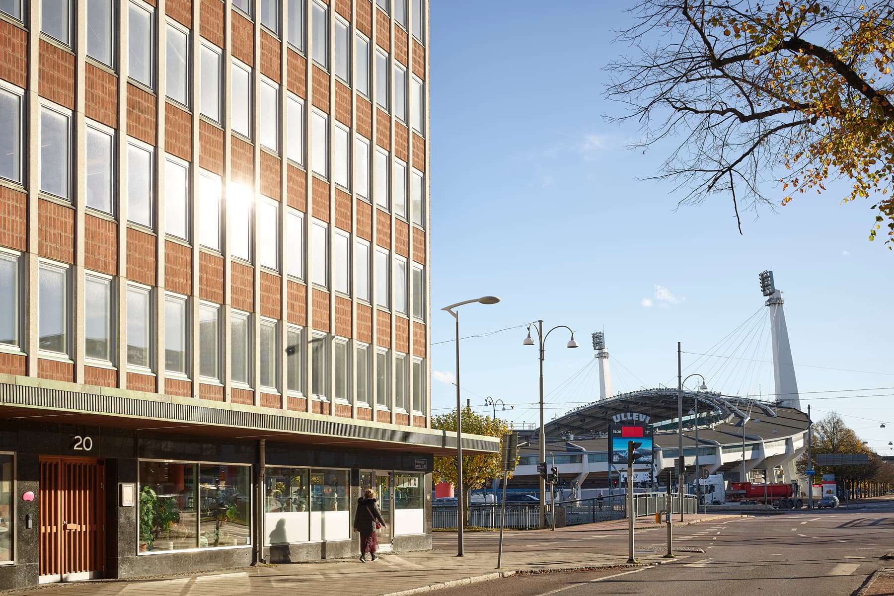 Bild av fasaden med Ullevi i bakgrunden